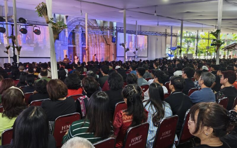 PLN Jaga Keandalan Listrik Pementasan Jalan Salib Kreatif dan Ibadat Jumat Agung di Gereja Katedral
