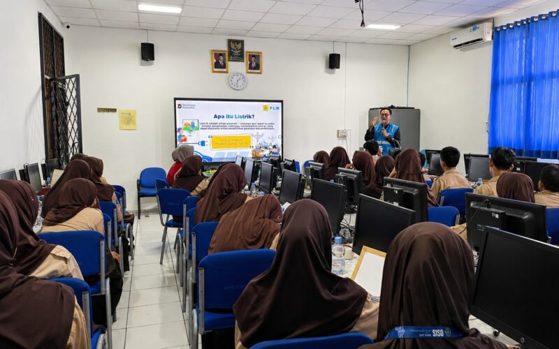 Tak Sekadar Listrik, PLN Tanamkan Mindset Energi Bersih ke Generasi Muda