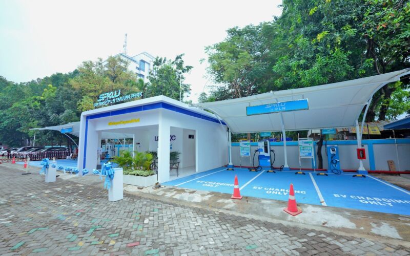 PLN Resmikan SPKLU Center ke-5 di Jakarta, Perluas Akses Pengisian Kendaraan Listrik di Tanjung Priok
