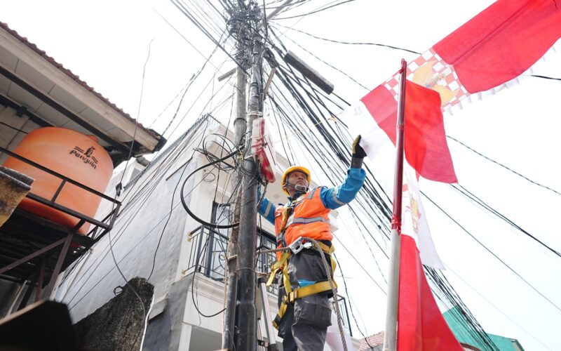 Semarak Kemerdekaan Aman: PLN Imbau Warga Jaga Jarak Dekorasi dari Jaringan Listrik