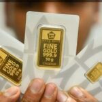Harga emas Antam naik Rp5.000 menjadi Rp2.598.000 per gram pada Kamis pagi. Namun, harga pembelian kembali atau buyback tidak bergerak dan tetap Rp2.438.000 per gram.