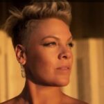 Pink Klarifikasi Unggahan soal Macklemore, Tegaskan Tak Minta Rapper Itu Dibungkam