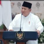 Prabowo Ingatkan Santri Jangan Telan Mentah Informasi Media Sosial, Singgung Buzzer