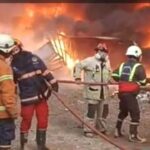 Gudang Biji Plastik di Cikarang Timur Ludes Terbakar, Tujuh Mobil Damkar Dikerahkan