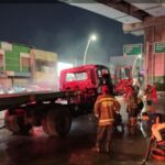 Pengendara Motor Tewas Tertabrak Trailer saat Terobos Lampu Merah JICT Koja, 2 Kendaraan Terbakar