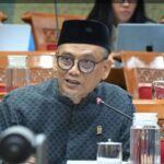 DPR Minta Kesejahteraan Guru Swasta Diperhatikan, Soroti 1,3 Juta Ruang Kelas Rusak