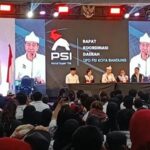 Jokowi Pamer KTA PSI di Bandung, Ternyata Sudah Jadi Anggota Sejak Oktober 2025