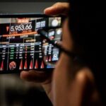 IHSG Diprediksi Masih Tertekan, Investor Cermati Keputusan BI Rate