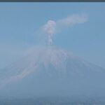 Gunung Semeru Tujuh Kali Erupsi dengan Tinggi Letusan Hingga 1 km