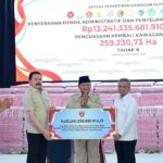 Selamatkan Rp52 Triliun, Presiden Prabowo Saksikan Penyerahan Hasil Satgas Penertiban Kawasan Hutan di Kejagung