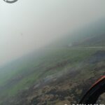 Polsek Manis Mata Bersama Perusahaan Gelar Water Bombing, Percepat Penanganan Karhutla di Desa Suka Ramai