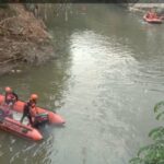 Remaja 18 Tahun Tenggelam di Sungai Ciliwung Jatinegara, Sang Ayah Sempat Menolong