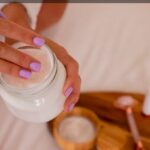 Ingin Kulit Tubuh Tampak Cerah dan Glowing? Simak Tips Merawat Kulit dengan Lulur dan Body Scrub